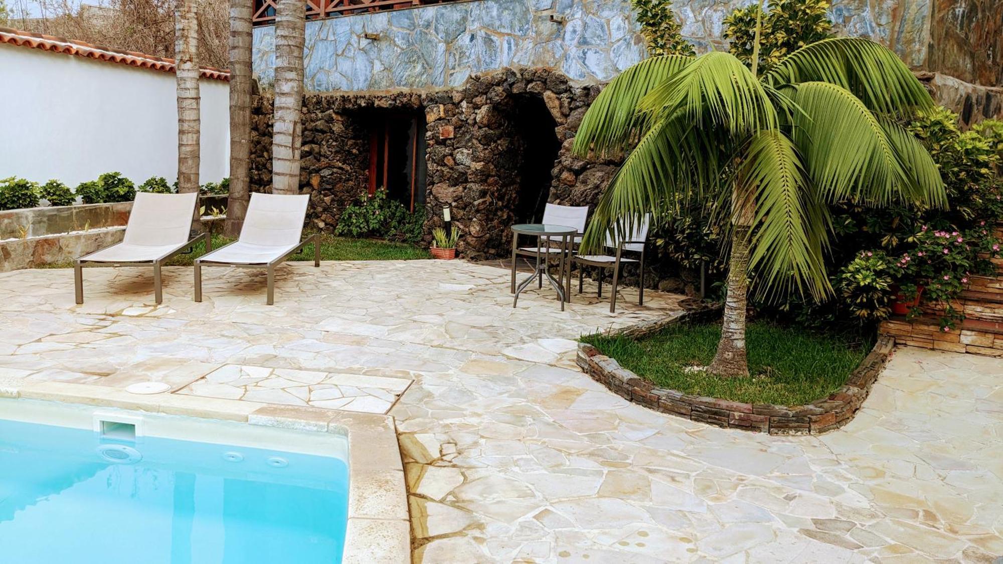 La Cueva De Villa Gardel อิคอดเดลอสวินอส ภายนอก รูปภาพ